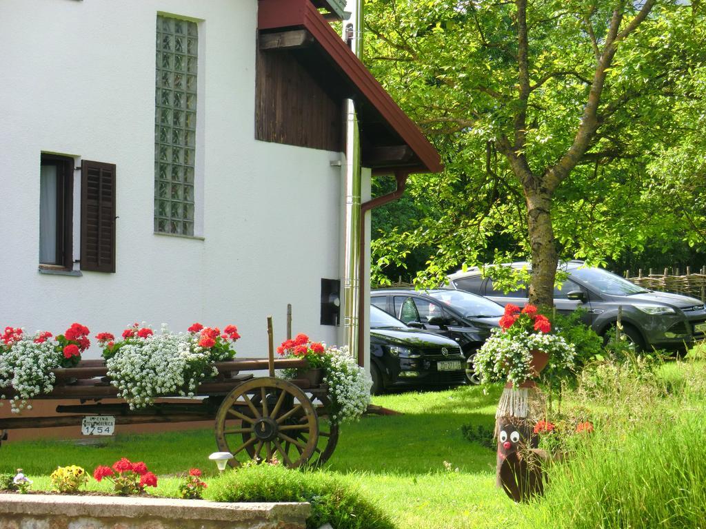 Pansion Izvor Hotell Korenica Exteriör bild