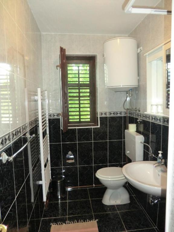 Pansion Izvor Hotell Korenica Rum bild