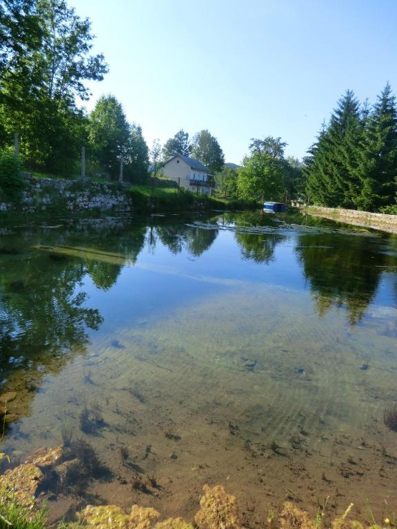 Pansion Izvor Hotell Korenica Exteriör bild