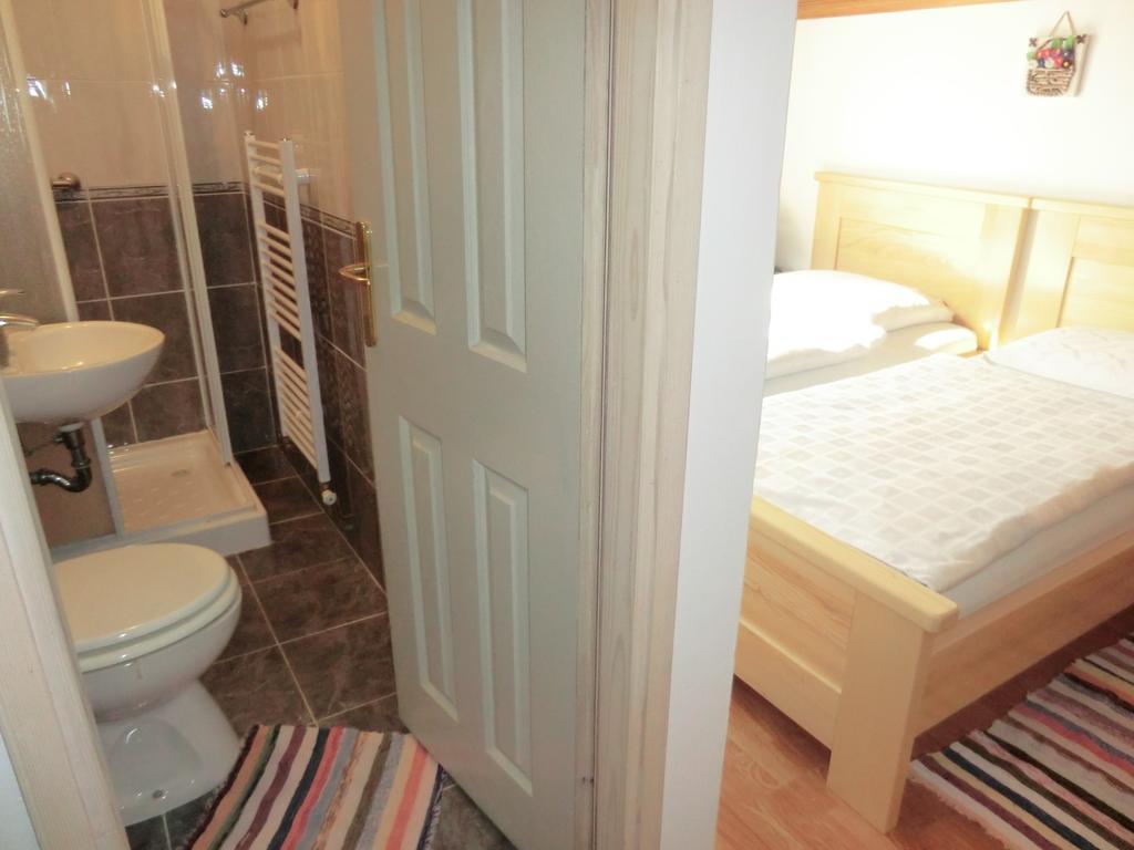 Pansion Izvor Hotell Korenica Exteriör bild