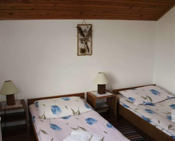 Pansion Izvor Hotell Korenica Exteriör bild