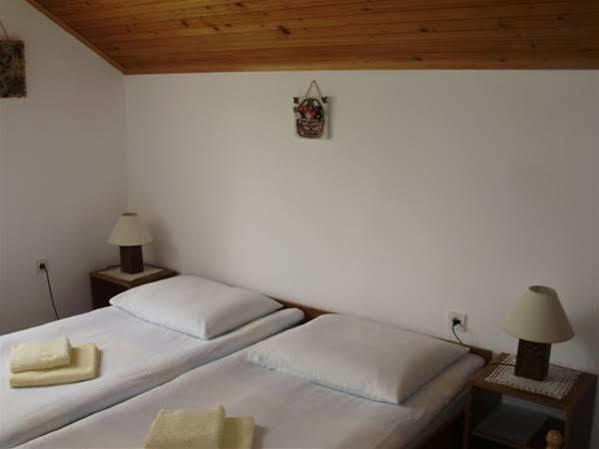 Pansion Izvor Hotell Korenica Exteriör bild