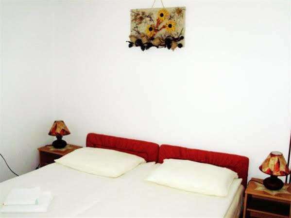 Pansion Izvor Hotell Korenica Exteriör bild
