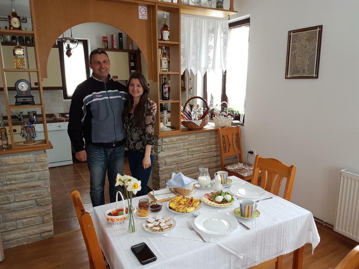 Pansion Izvor Hotell Korenica Exteriör bild