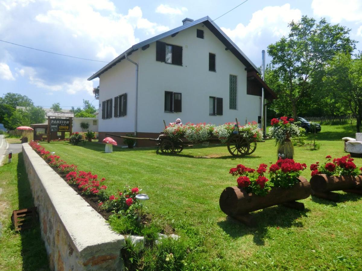 Pansion Izvor Hotell Korenica Exteriör bild