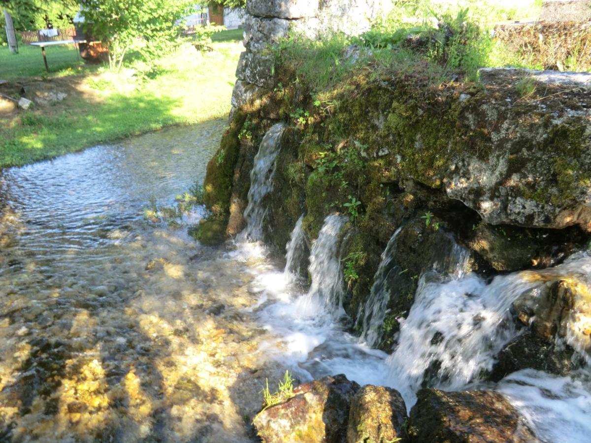 Pansion Izvor Hotell Korenica Exteriör bild