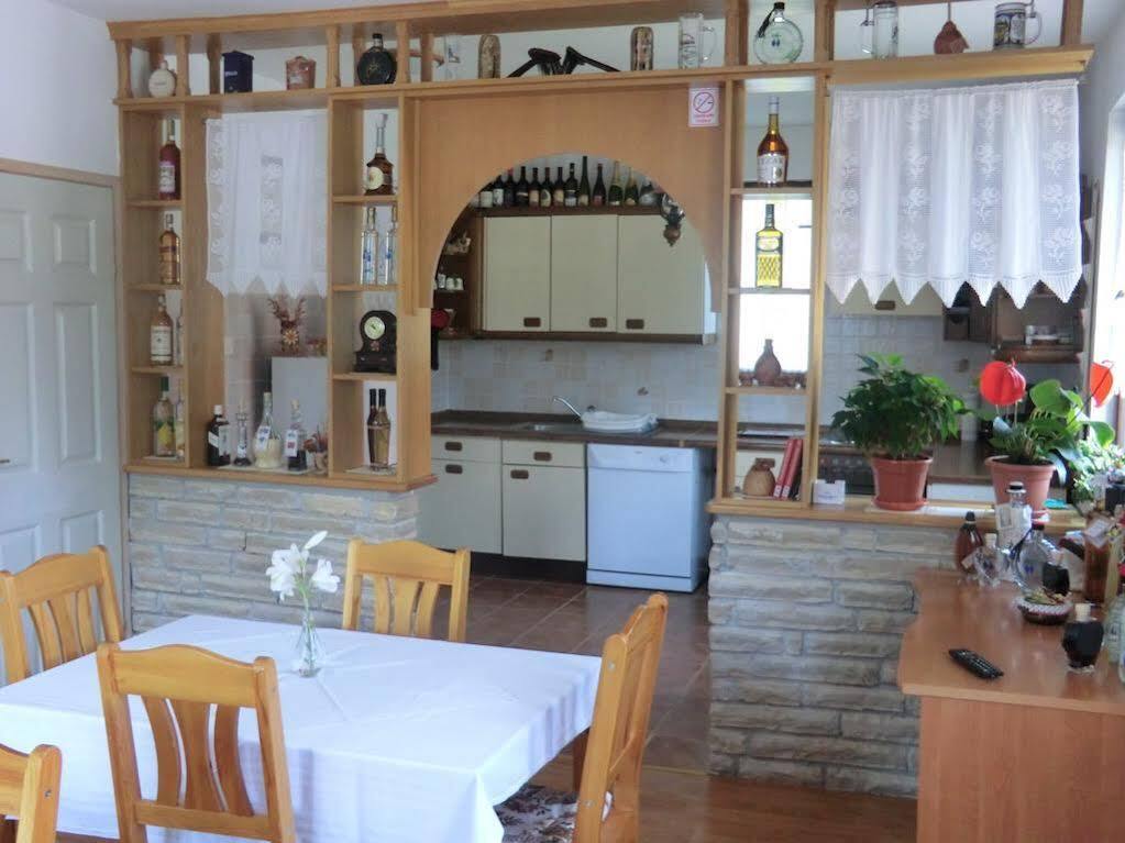 Pansion Izvor Hotell Korenica Exteriör bild