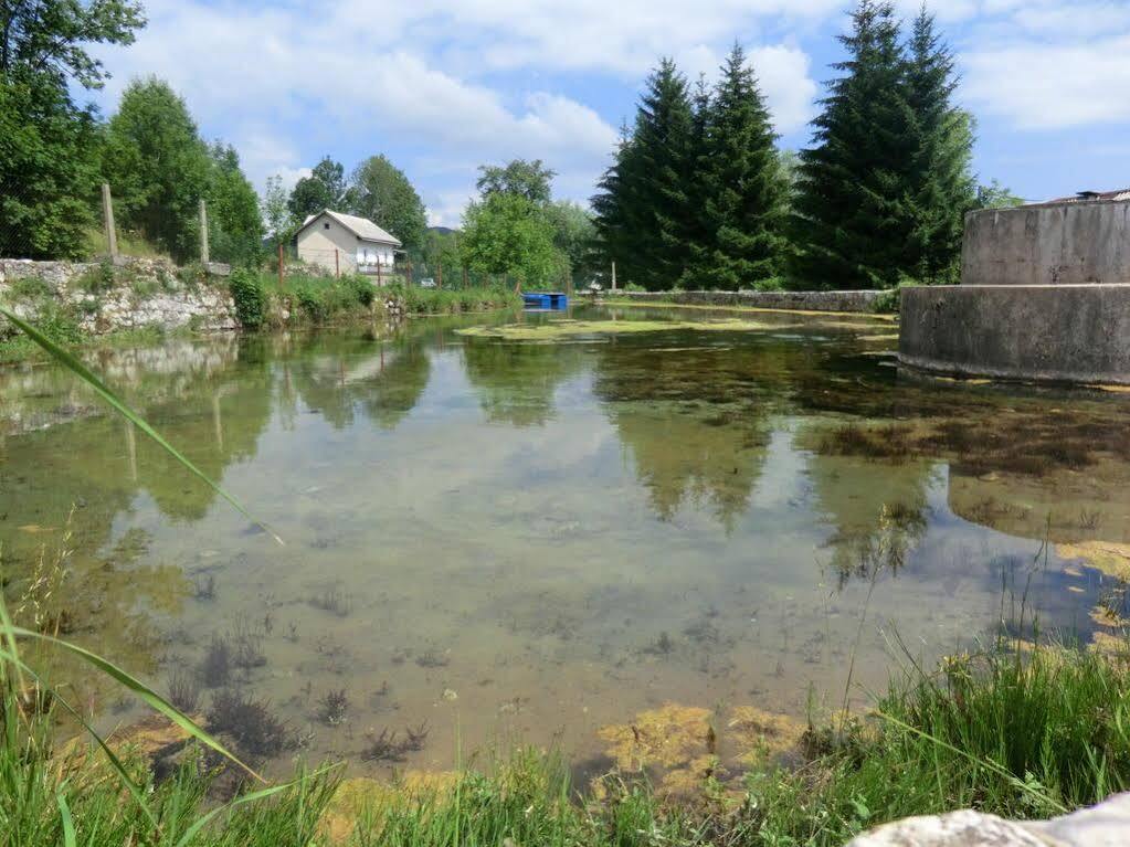 Pansion Izvor Hotell Korenica Exteriör bild
