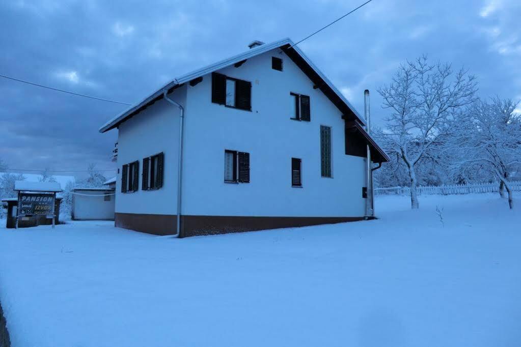 Pansion Izvor Hotell Korenica Exteriör bild