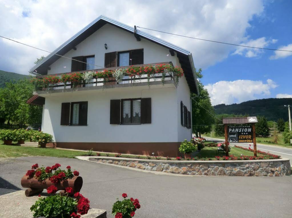 Pansion Izvor Hotell Korenica Exteriör bild