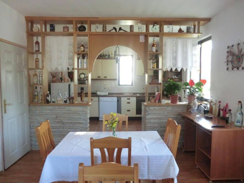 Pansion Izvor Hotell Korenica Exteriör bild